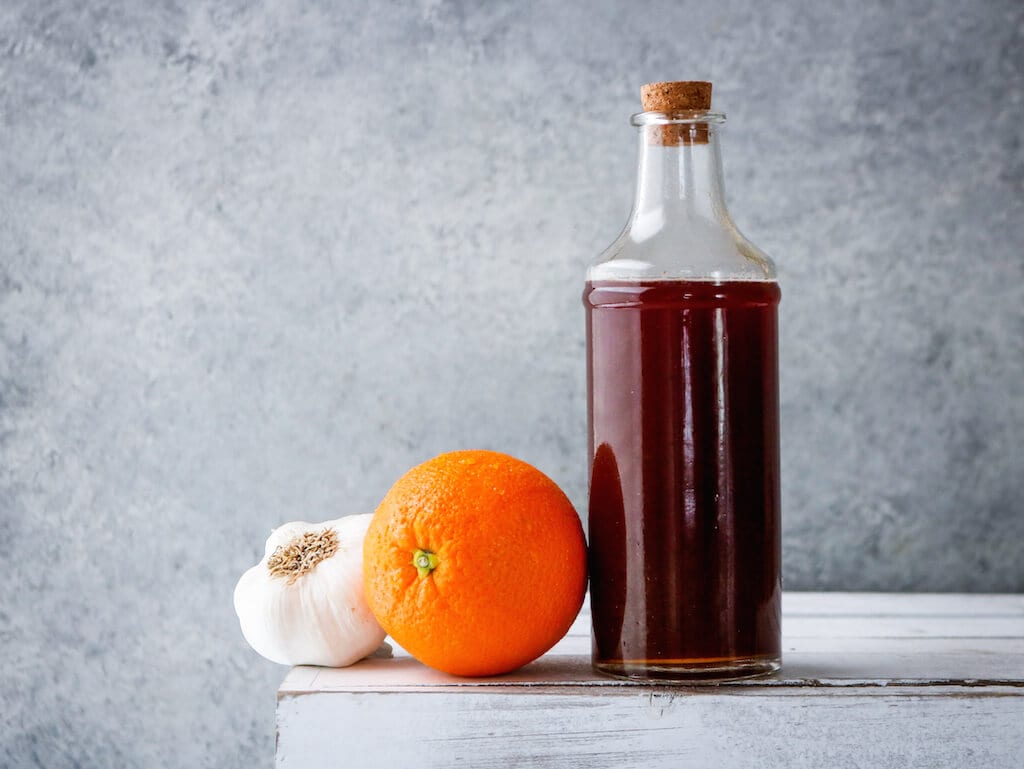 Reach for this immune system boosting syrup when a scratchy throat or sniffles strike! This immune-boosting syrup combines fresh and dried roots infused in potent antiviral apple cider vinegar for a powerful natural medicine that helps to prevent cold and flu viruses.