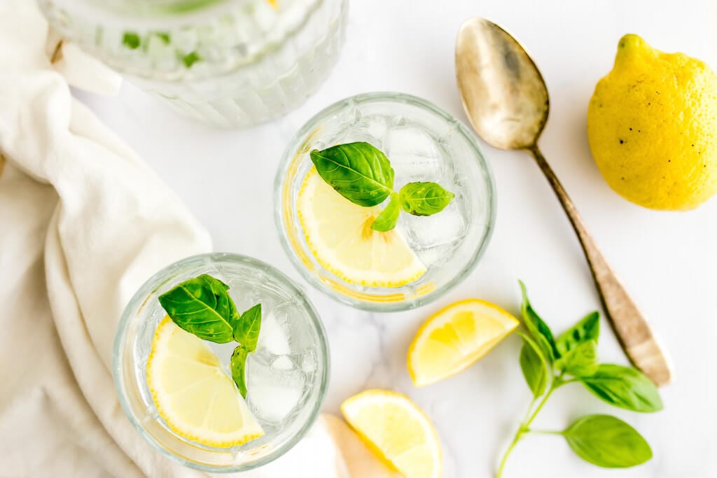 Holiday season is about to come into full swing, and with the holidays come parties and that usually means a drink or two. If you love your alcohol, but want to choose one that’s healthier, I recommend this basil lemon gin and tonic that’s actually has properties that are beneficial for you.