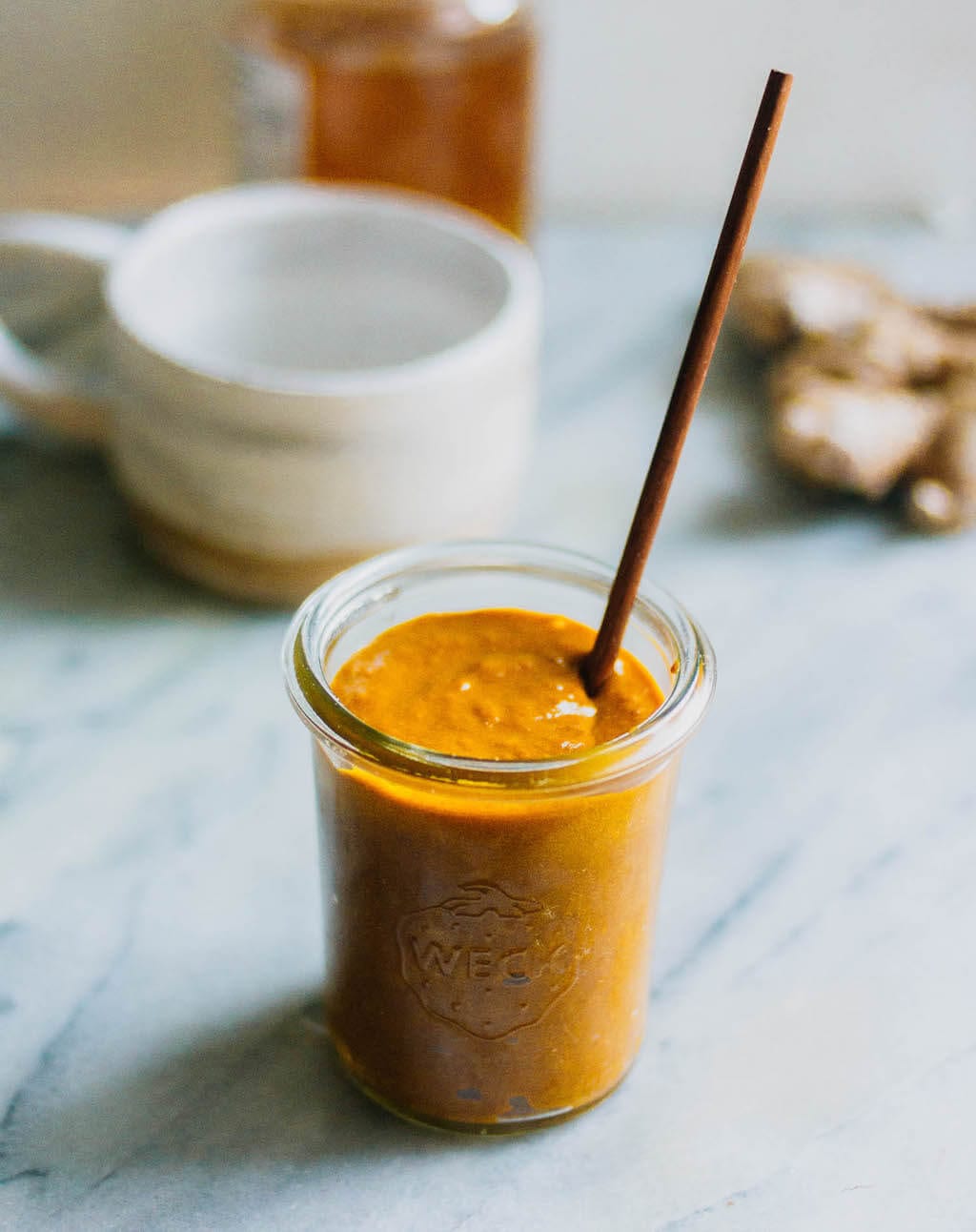 Honey paste is a combination of honey with medicinal ingredients to treat a variety of ailments. ‘ This honey paste is specially formulated to combat pain. It starts with raw honey, combined with white willow bark and a blend of anti-inflammatory fresh ginger, turmeric, and apple cider vinegar.