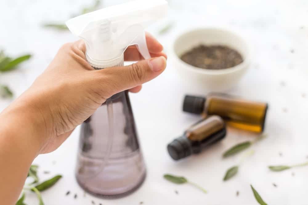 Easy and Simple Natural DIY Hand Sanitizer Recipe