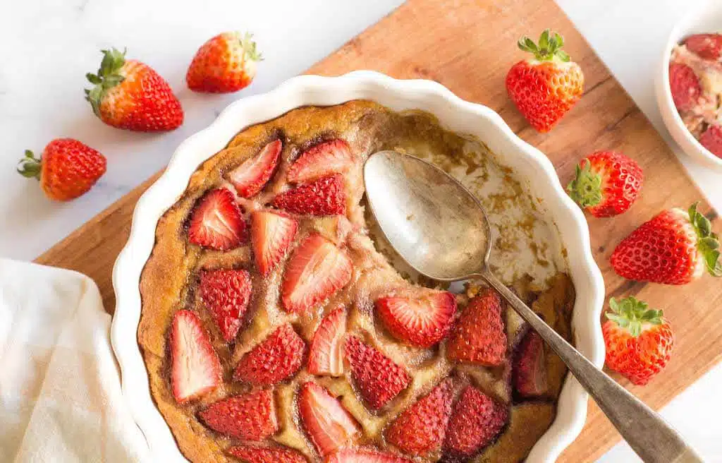 This is an impossibly easy-to-make cake – which is why it’s called a “lazy strawberry cake”. There’s very little hands-on prep, you probably already have all the ingredients required to make it, and it’s oh-so good.