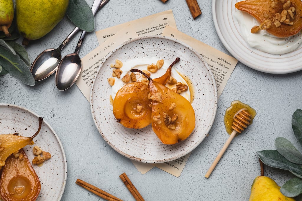 My warm and rich rum and honey roasted pears allow you to indulge mindfully, cutting out excess sugar and inflammatory ingredients, but sacrificing none of the flavor.