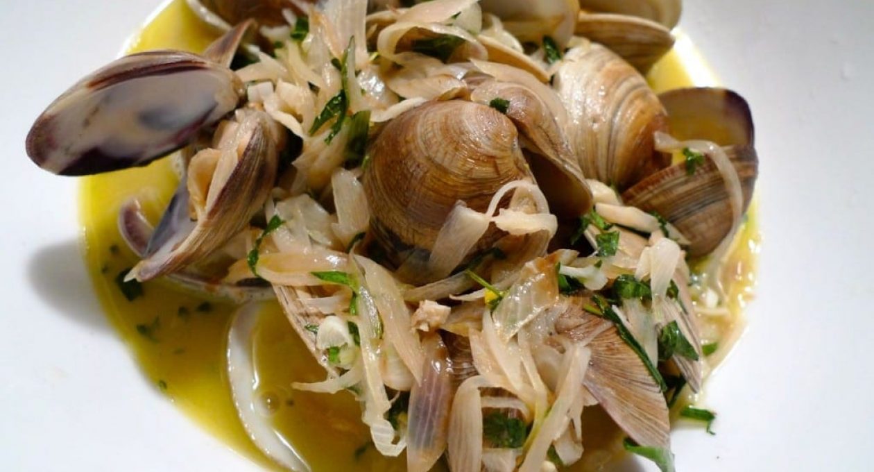 Clams in White Wine Sauce